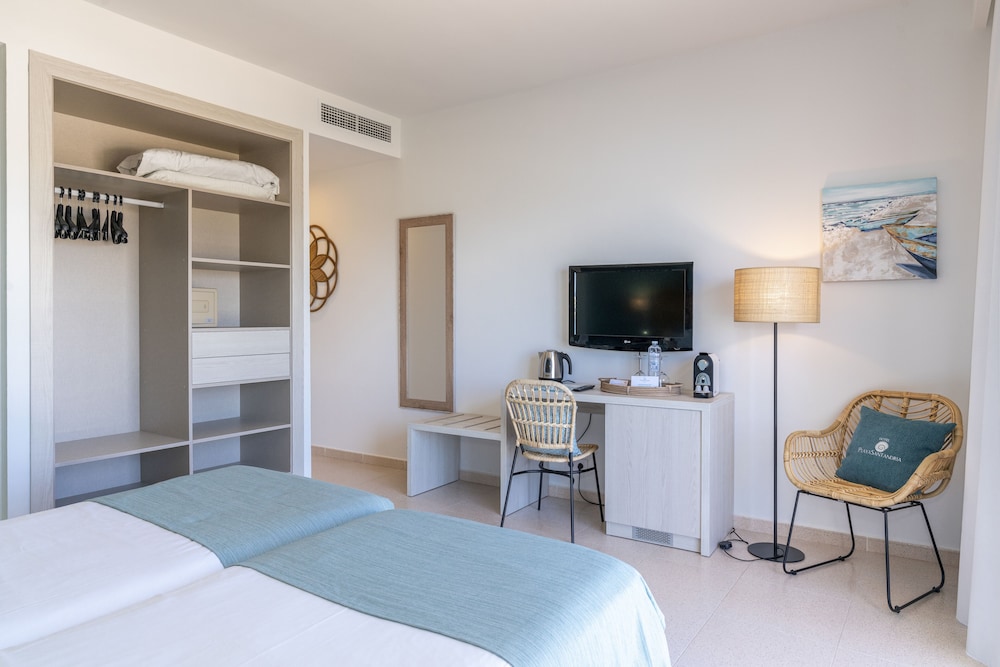 Hotel Playa Santandria - Adults Only — Hotel rooms in Santandria, Balearic Islands