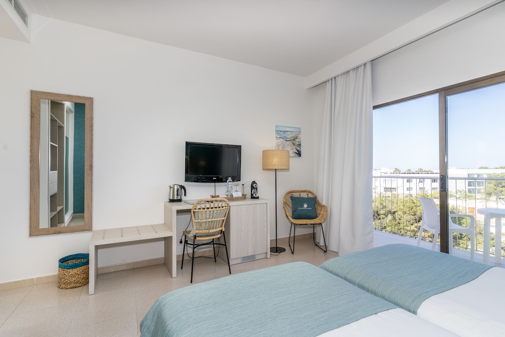 Hotel Playa Santandria - Adults Only — Hotel rooms in Santandria, Balearic Islands