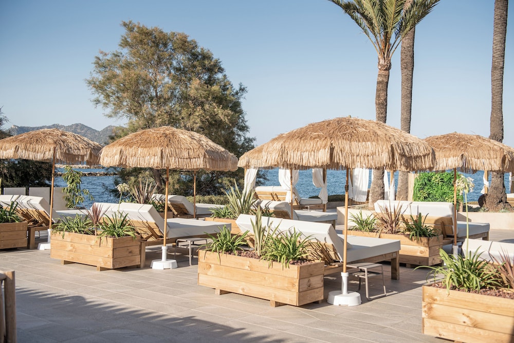 Hotel Atolon & Kaafu Beach Club — Beach in Cala Bona, Balearic Islands