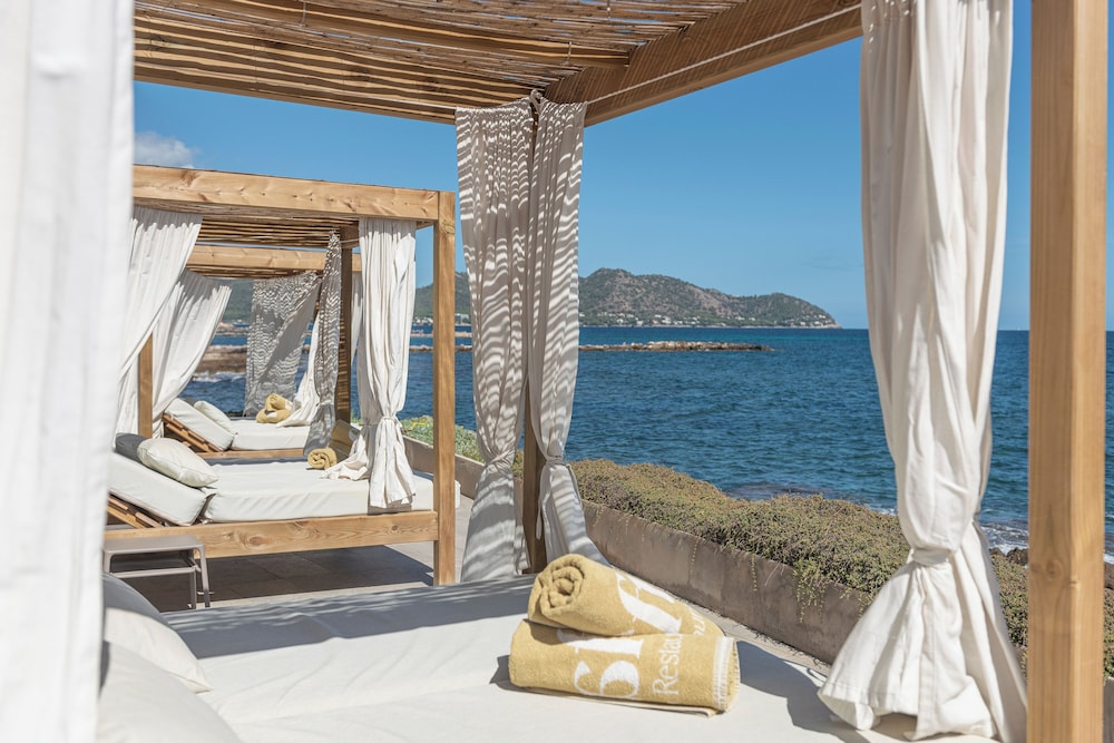 Hotel Atolon & Kaafu Beach Club — Beach in Cala Bona, Balearic Islands
