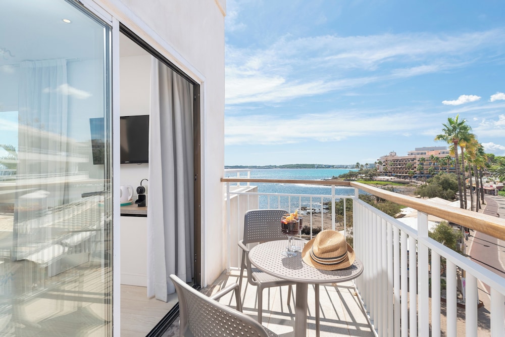 Hotel Atolon & Kaafu Beach Club — Hotel rooms in Cala Bona, Balearic Islands