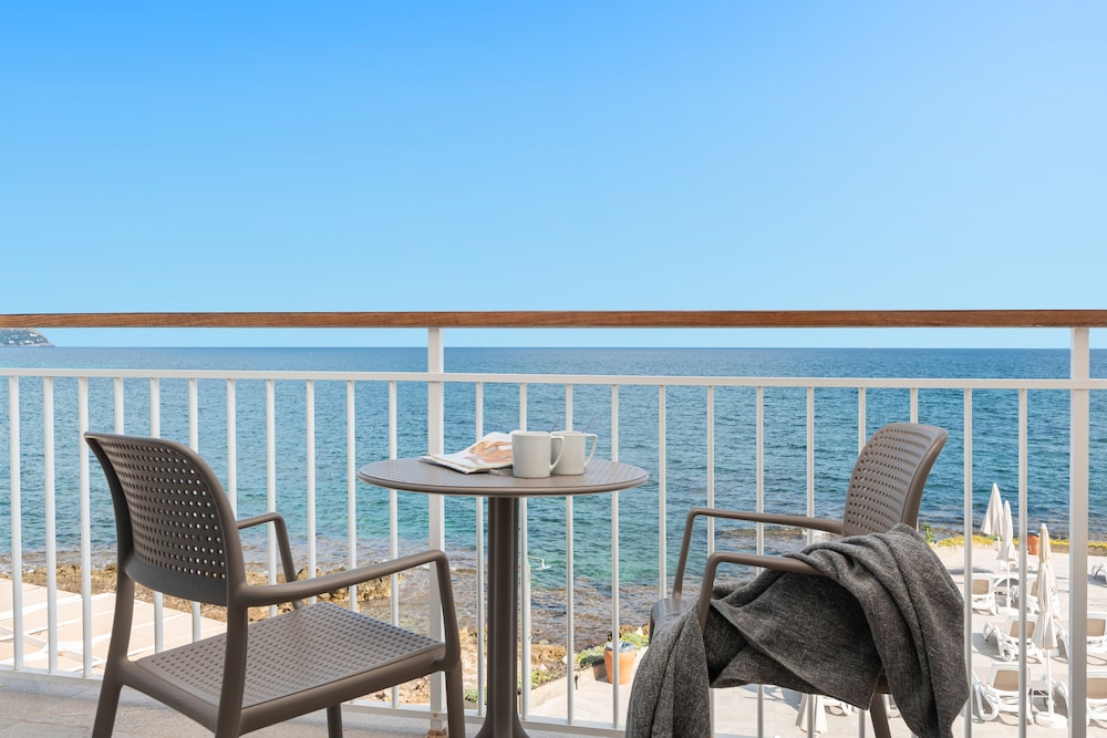 Hotel Atolon & Kaafu Beach Club — Hotel rooms in Cala Bona, Balearic Islands