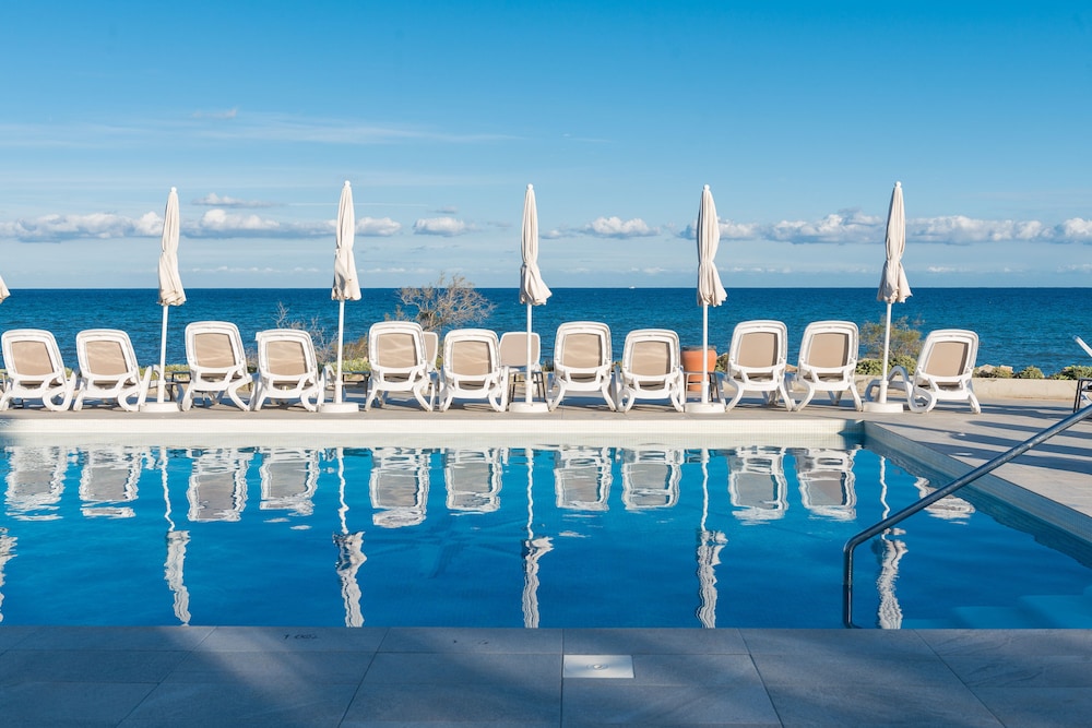 Hotel Atolon & Kaafu Beach Club — Swimming pool in Cala Bona, Balearic Islands