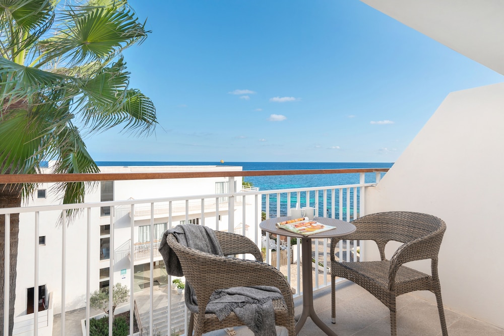 Hotel Atolon & Kaafu Beach Club — Hotel rooms in Cala Bona, Balearic Islands