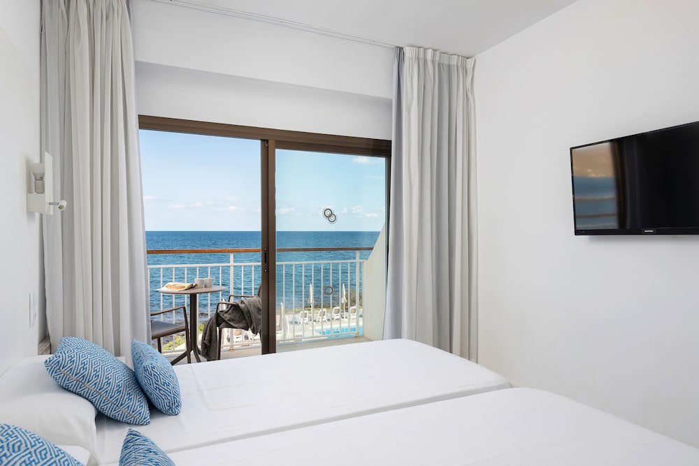 Hotel Atolon & Kaafu Beach Club — Hotel rooms in Cala Bona, Balearic Islands