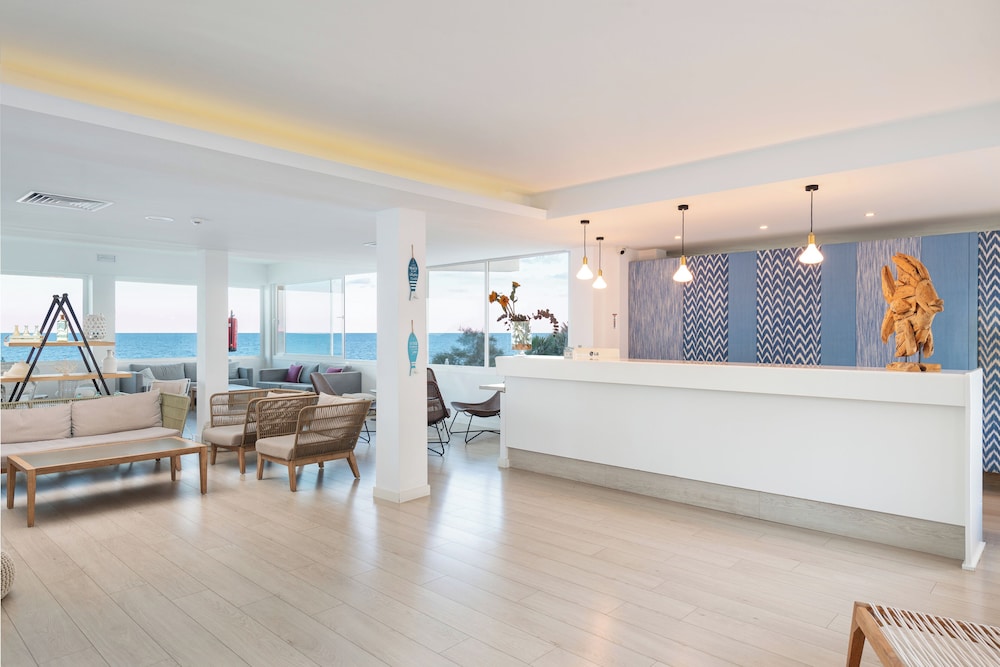 Hotel Atolon & Kaafu Beach Club — Hotel building in Cala Bona, Balearic Islands