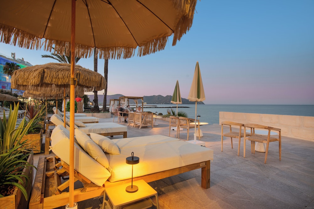 Hotel Atolon & Kaafu Beach Club — Beach in Cala Bona, Balearic Islands