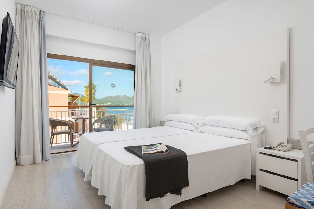 Hotel Atolon & Kaafu Beach Club — Hotel rooms in Cala Bona, Balearic Islands