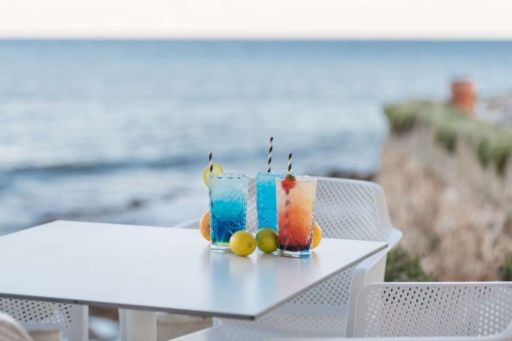 Hotel Atolon & Kaafu Beach Club — Restaurant & bars in Cala Bona, Balearic Islands
