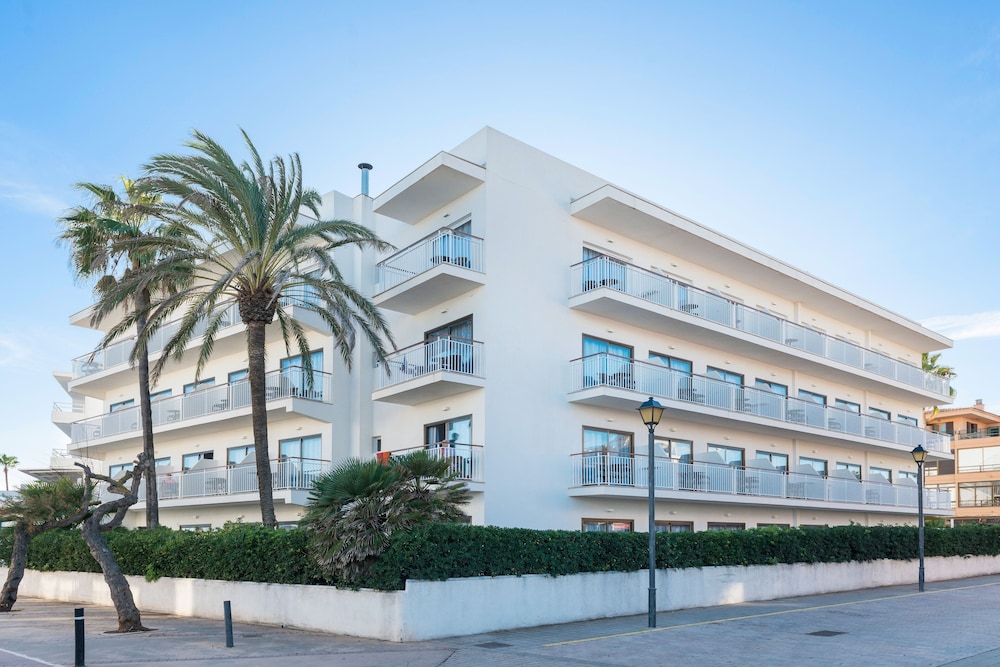 Hotel Atolon & Kaafu Beach Club — Hotel building in Cala Bona, Balearic Islands
