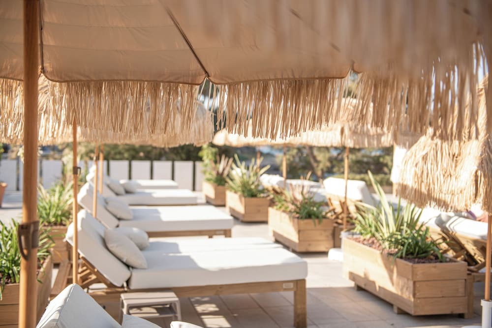 Hotel Atolon & Kaafu Beach Club — Swimming pool in Cala Bona, Balearic Islands
