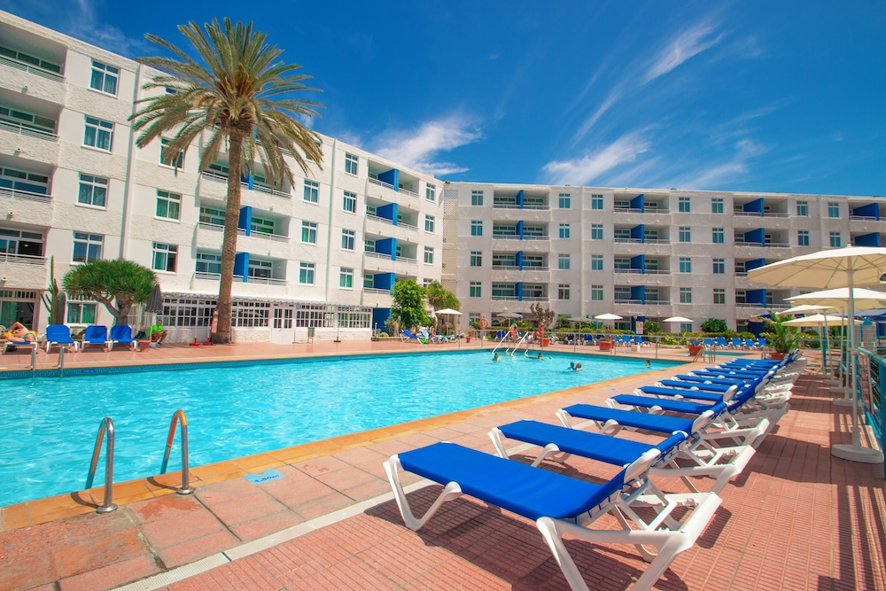 APARTAMENTOS TAMARAGUA — Swimming pool in Playa del Ingles, Canary Islands