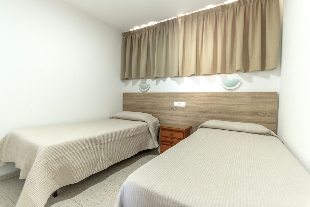 APARTAMENTOS TAMARAGUA — Hotel rooms in Playa del Ingles, Canary Islands