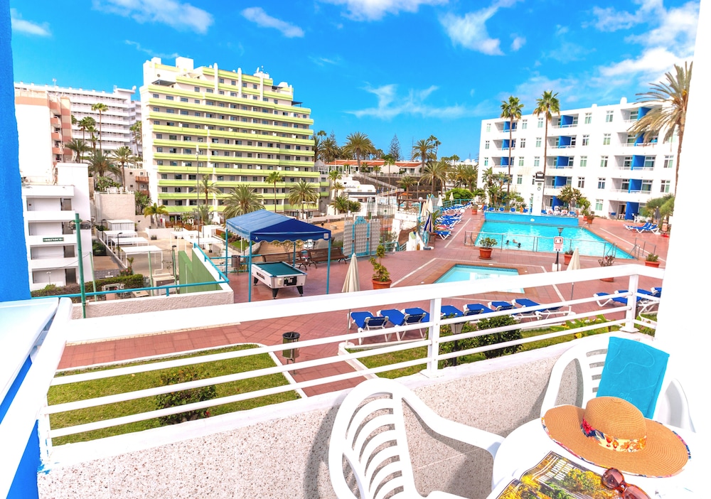 APARTAMENTOS TAMARAGUA — Swimming pool in Playa del Ingles, Canary Islands