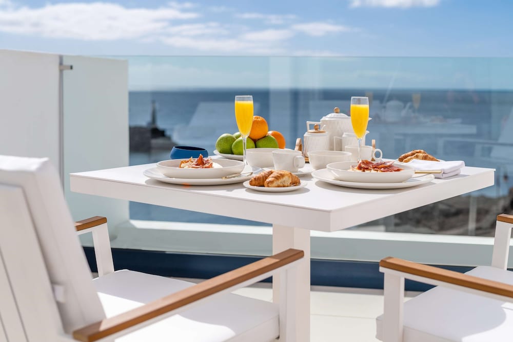 Royal Marina Suites Boutique Hotel — Restaurant & bars in Puerto Calero, Canary Islands