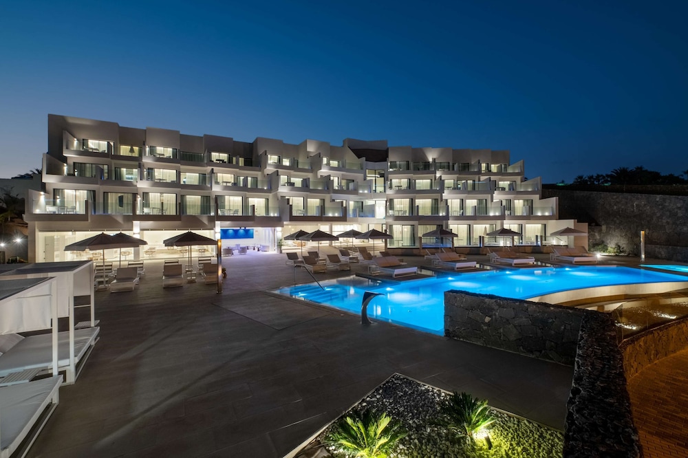Royal Marina Suites Boutique Hotel — Hotel building in Puerto Calero, Canary Islands