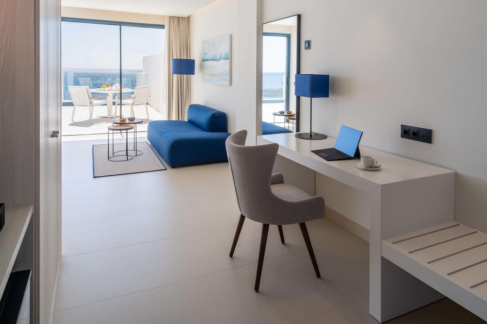 Royal Marina Suites Boutique Hotel — Hotel rooms in Puerto Calero, Canary Islands