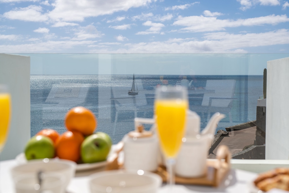 Royal Marina Suites Boutique Hotel — Hotel rooms in Puerto Calero, Canary Islands