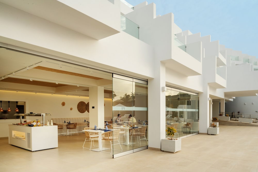 Royal Marina Suites Boutique Hotel — Restaurant & bars in Puerto Calero, Canary Islands