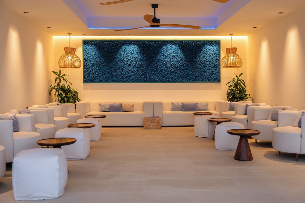 Royal Marina Suites Boutique Hotel — Restaurant & bars in Puerto Calero, Canary Islands