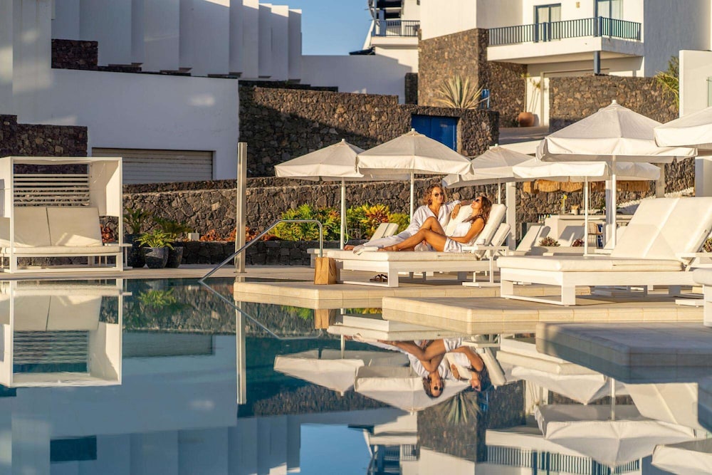 Royal Marina Suites Boutique Hotel — Swimming pool in Puerto Calero, Canary Islands