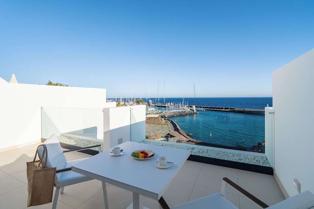Royal Marina Suites Boutique Hotel — Hotel rooms in Puerto Calero, Canary Islands