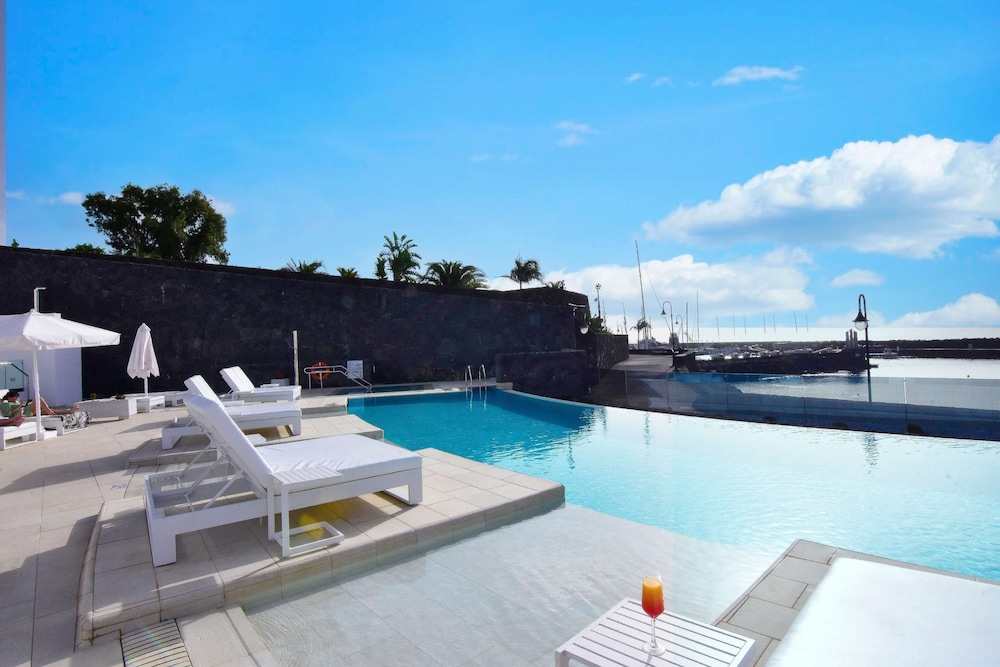 Royal Marina Suites Boutique Hotel — Swimming pool in Puerto Calero, Canary Islands