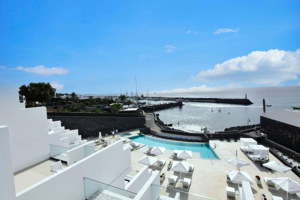 Royal Marina Suites Boutique Hotel — Swimming pool in Puerto Calero, Canary Islands