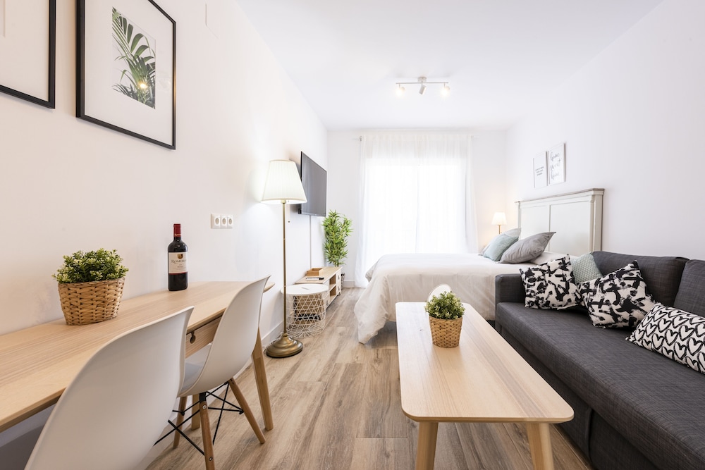Apartamentos Toboso Plaza — Hotel rooms in Nerja, Andalusia