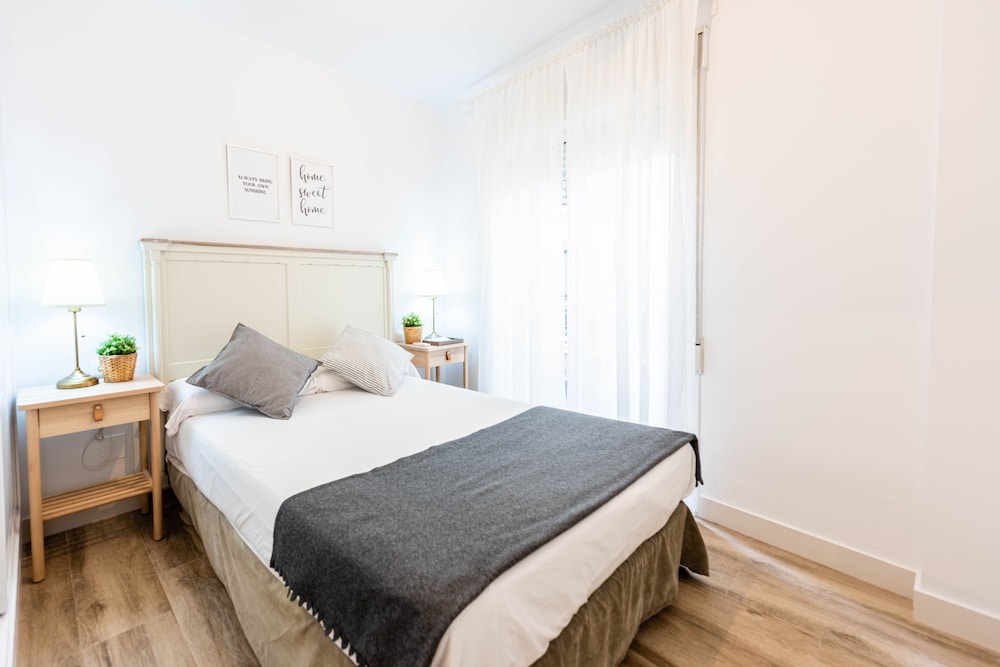 Apartamentos Toboso Plaza — Hotel rooms in Nerja, Andalusia