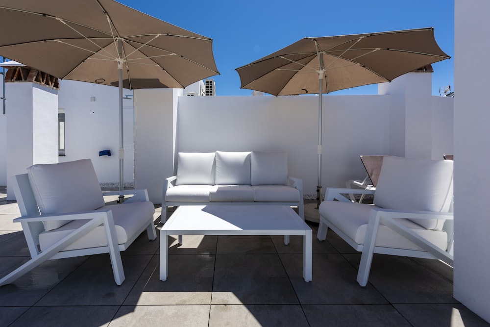 Apartamentos Toboso Plaza — Hotel building in Nerja, Andalusia