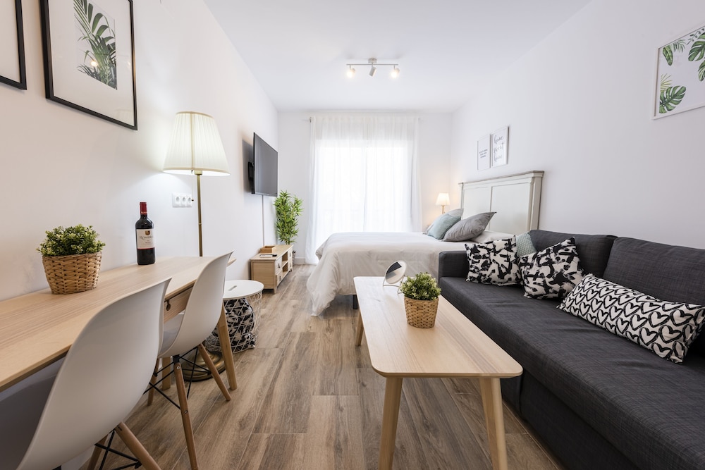 Apartamentos Toboso Plaza — Hotel rooms in Nerja, Andalusia