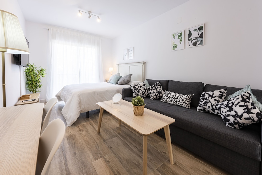 Apartamentos Toboso Plaza — Hotel rooms in Nerja, Andalusia