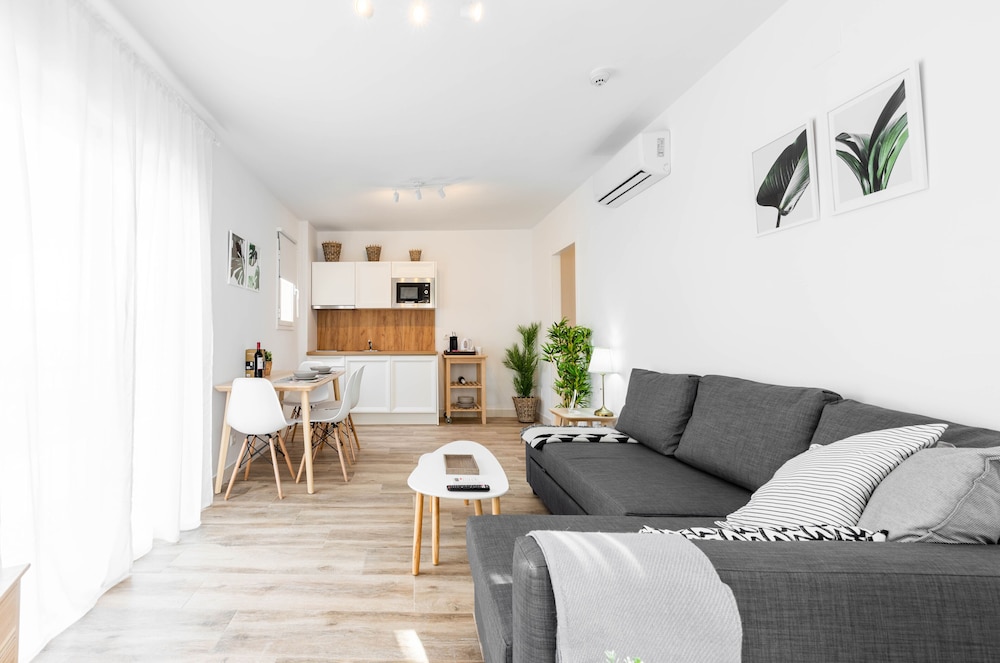 Apartamentos Toboso Plaza — Hotel rooms in Nerja, Andalusia