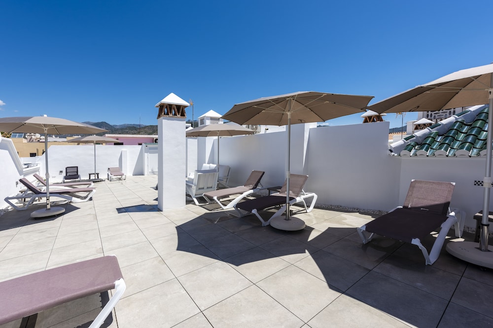 Apartamentos Toboso Plaza — Hotel building in Nerja, Andalusia