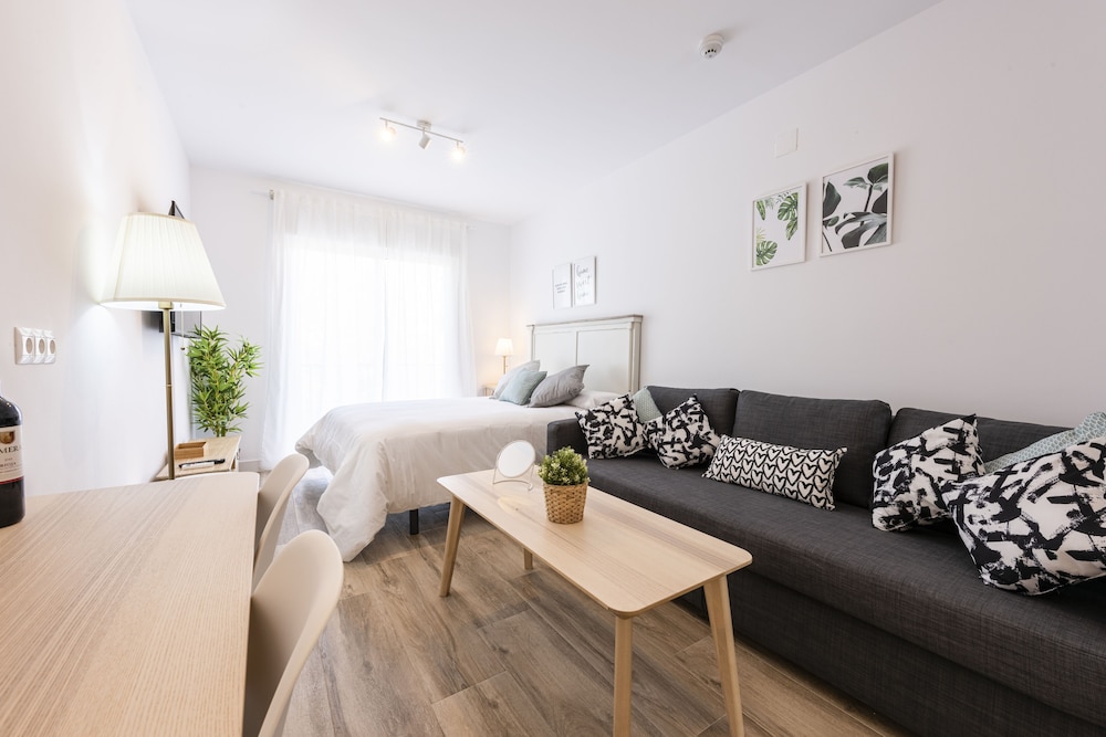 Apartamentos Toboso Plaza — Hotel rooms in Nerja, Andalusia