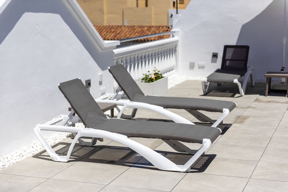 Apartamentos Toboso Plaza — Hotel building in Nerja, Andalusia