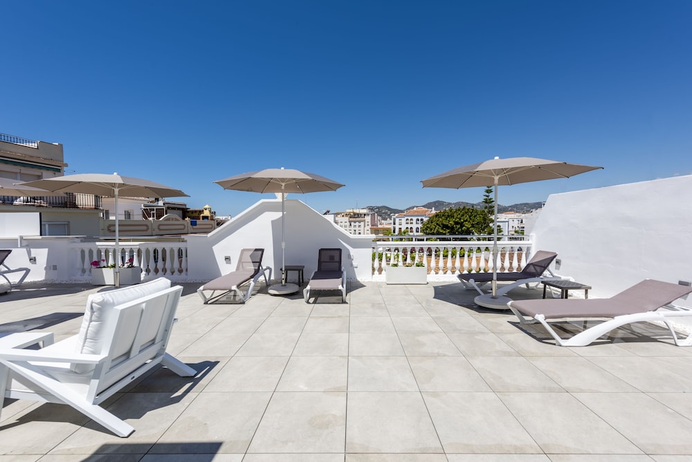 Apartamentos Toboso Plaza — Hotel building in Nerja, Andalusia
