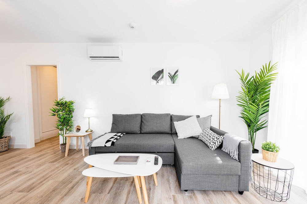 Apartamentos Toboso Plaza — Hotel rooms in Nerja, Andalusia