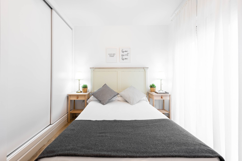 Apartamentos Toboso Plaza — Hotel rooms in Nerja, Andalusia