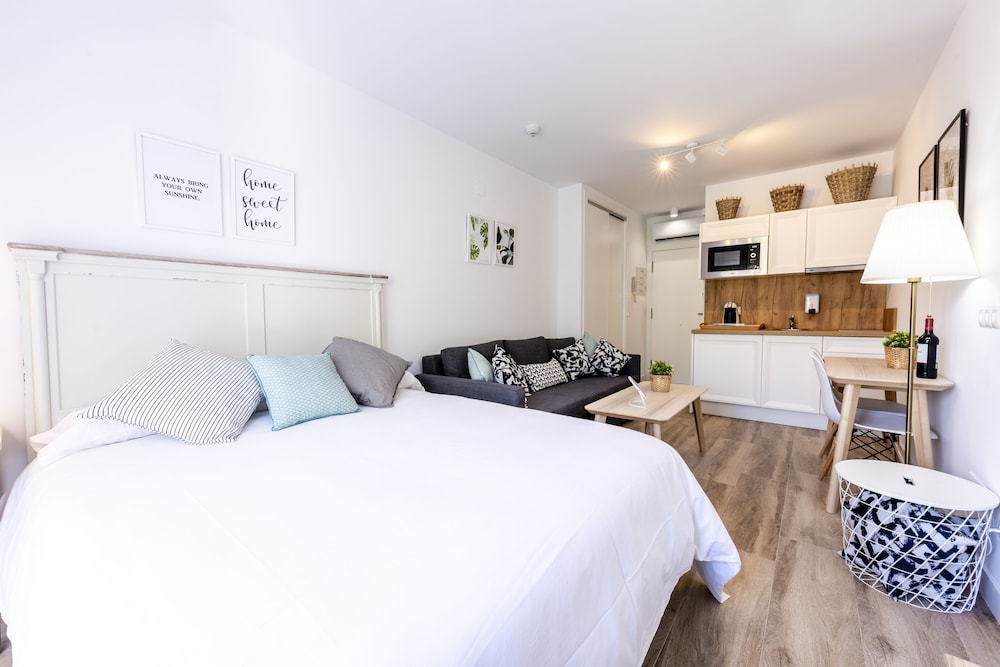 Apartamentos Toboso Plaza — Hotel rooms in Nerja, Andalusia