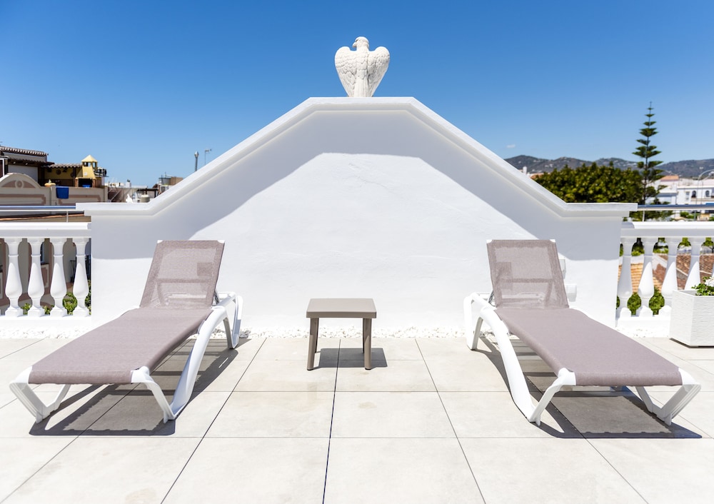 Apartamentos Toboso Plaza — Hotel building in Nerja, Andalusia