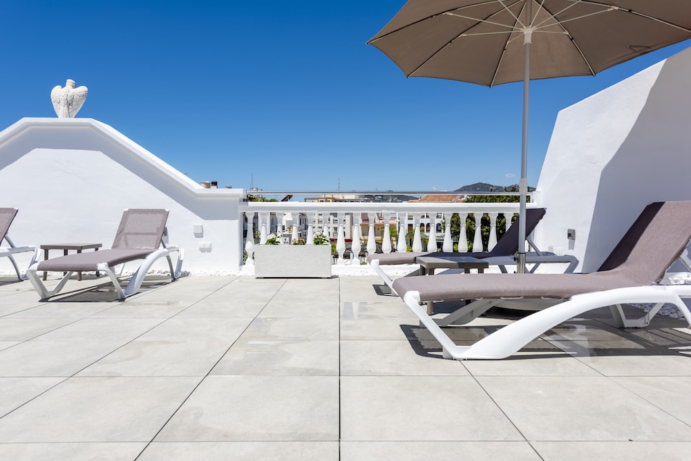 Apartamentos Toboso Plaza — Hotel building in Nerja, Andalusia