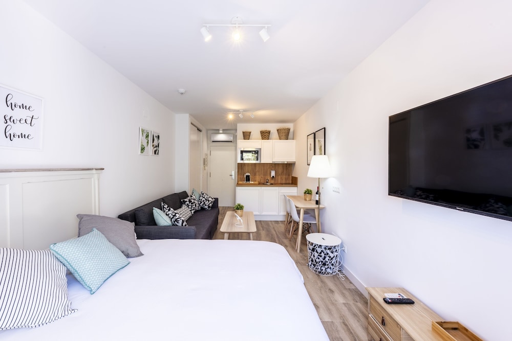Apartamentos Toboso Plaza — Hotel rooms in Nerja, Andalusia