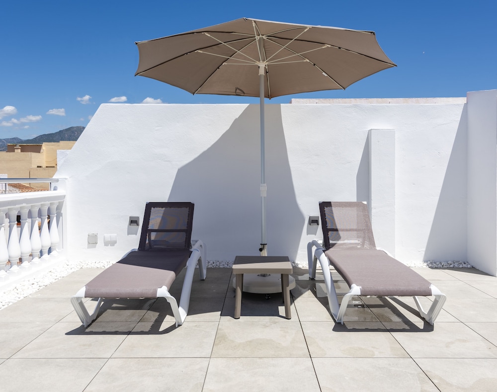 Apartamentos Toboso Plaza — Hotel building in Nerja, Andalusia