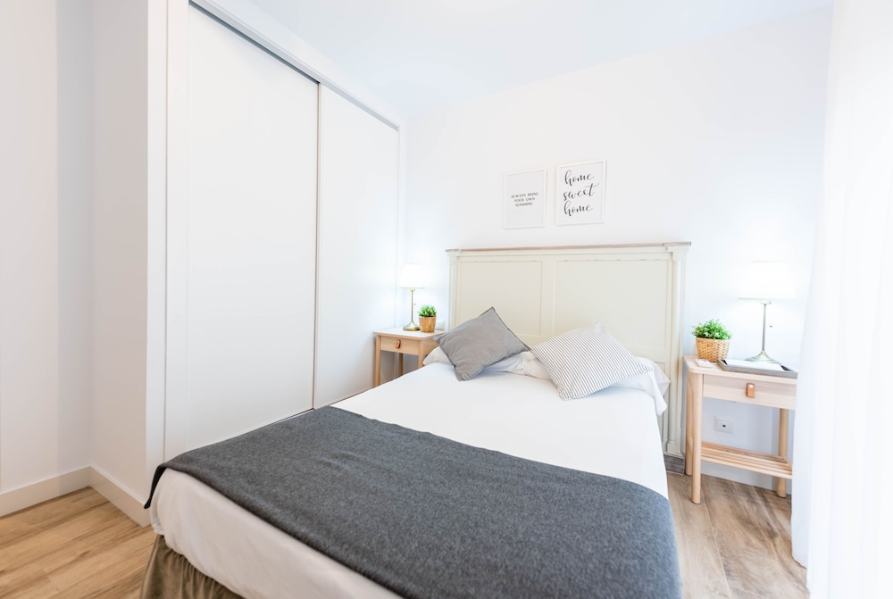 Apartamentos Toboso Plaza — Hotel rooms in Nerja, Andalusia