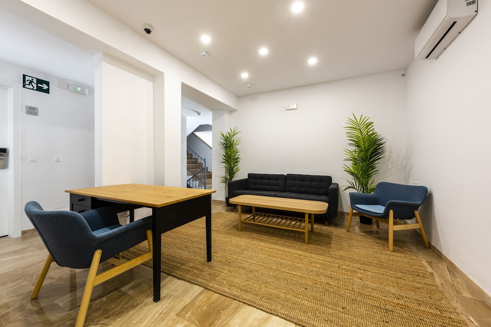 Apartamentos Toboso Plaza — Hotel building in Nerja, Andalusia