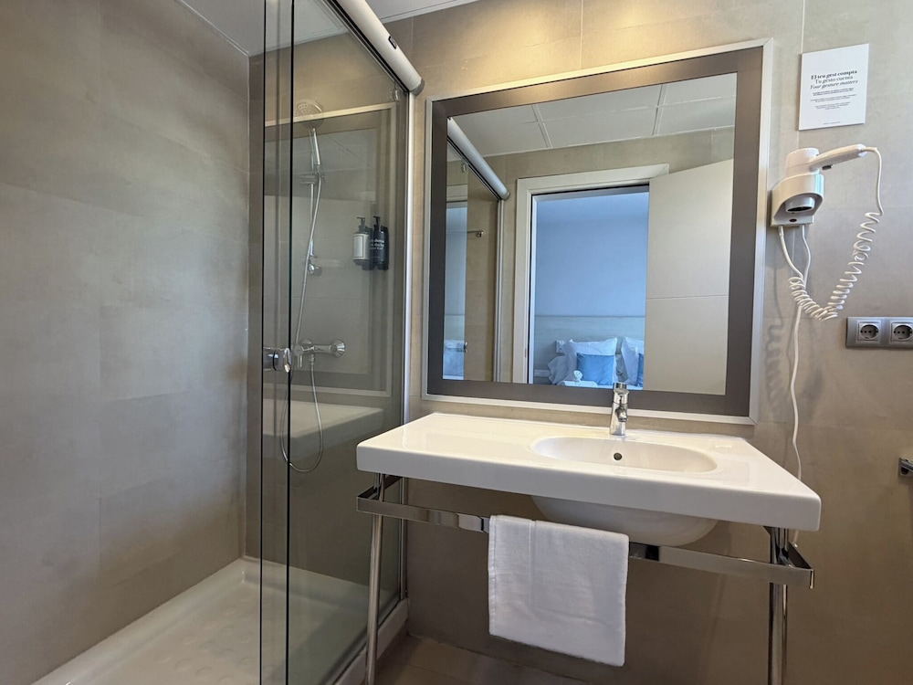 Hotel Excelsior — Hotel rooms in Lloret de Mar, Catalonia