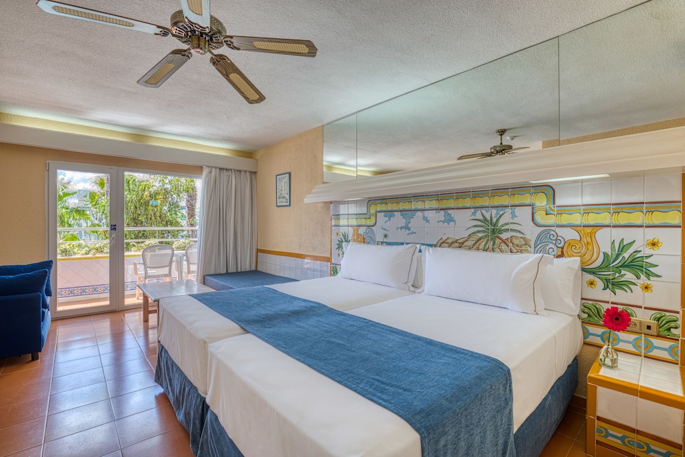 Playavera Hotel - Naturist Friendly — Hotel rooms in Vera, Andalusia
