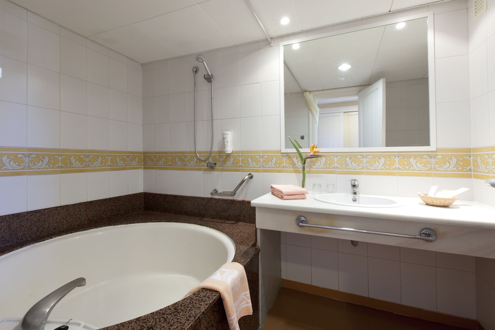 Playavera Hotel - Naturist Friendly — Hotel rooms in Vera, Andalusia
